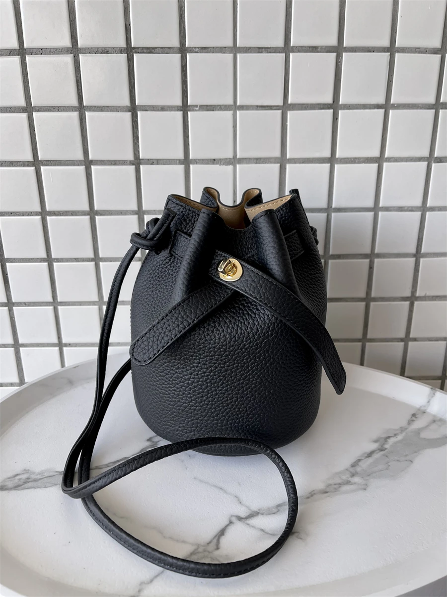 

Top Layer Cowhide Leather Buet Bag Women's Casual Versatile Small Water Buet Bag Faion Lo Bule Design Handbag