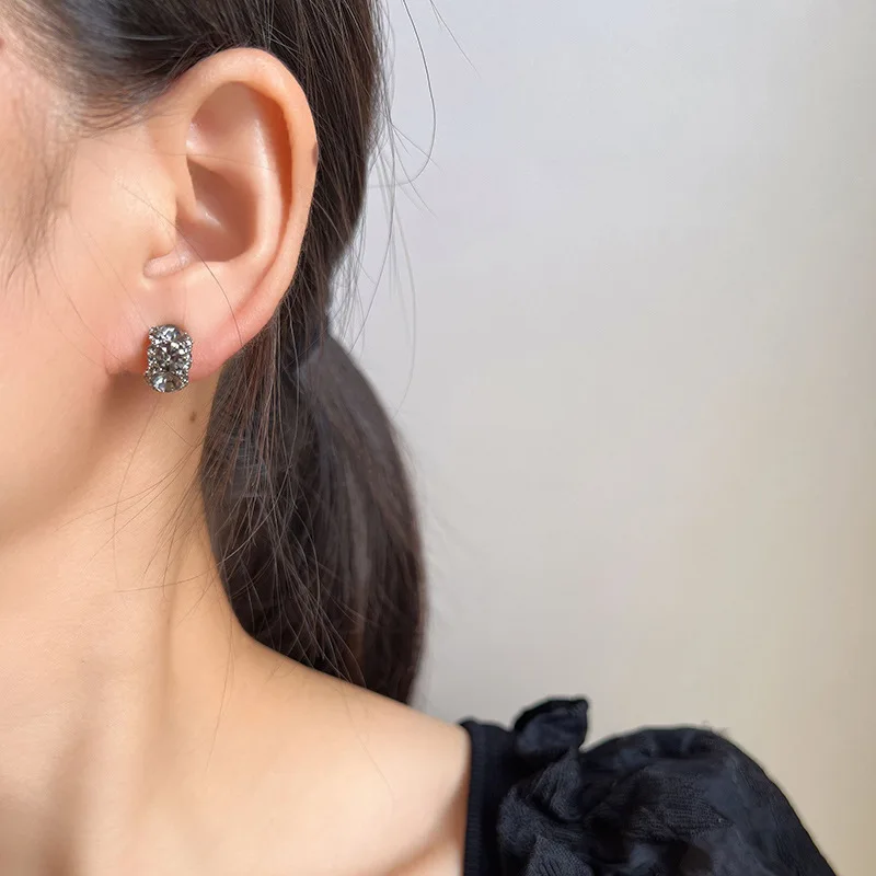 New Women\'s Retro Dark Gray Ear Clip Without Ear Hole Mosquito Coil Earrings Letter C Shape Earrings Gift