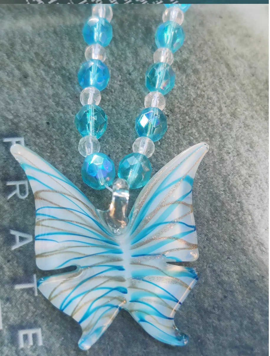 신선한 파란 나비 유리 목걸이