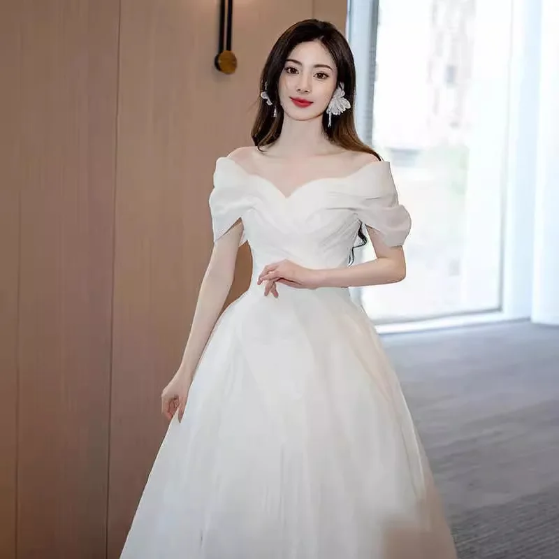 ชุดแต่งงานสไตล์ฝรั่งเศสแบบเรียบง่าย ปี 2026 แบบใหม่ ไหล่เดียว ผ้าซาติน ผ้าหลัก ไซส์ใหญ่ เรียบง่าย เหมาะสำหรับงานกลางแจ้ง ถ่ายรูปท่องเที่ยว