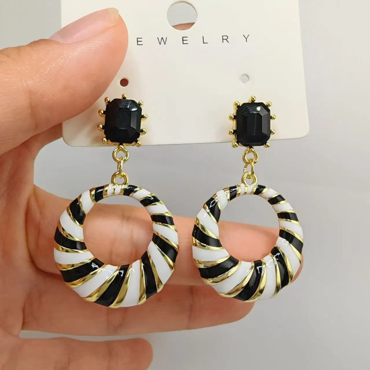 Fashion Temperament Black White Strips Hollow Circle Earrings For Women Trendy Zebra Pattern Ear Jewelry Party Office Decor Gift