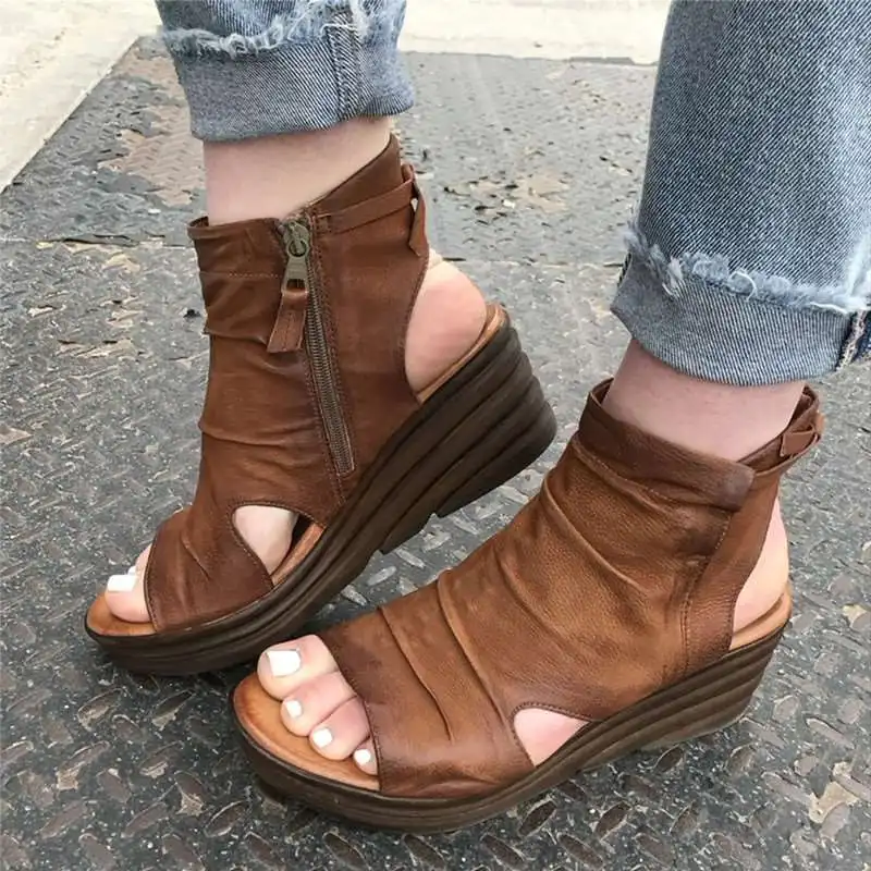 

Large Size Roman Sle Women's Summer Casual Faion High Heels Flat Heel Fi Mouth TPU Sole PU Material Sandals