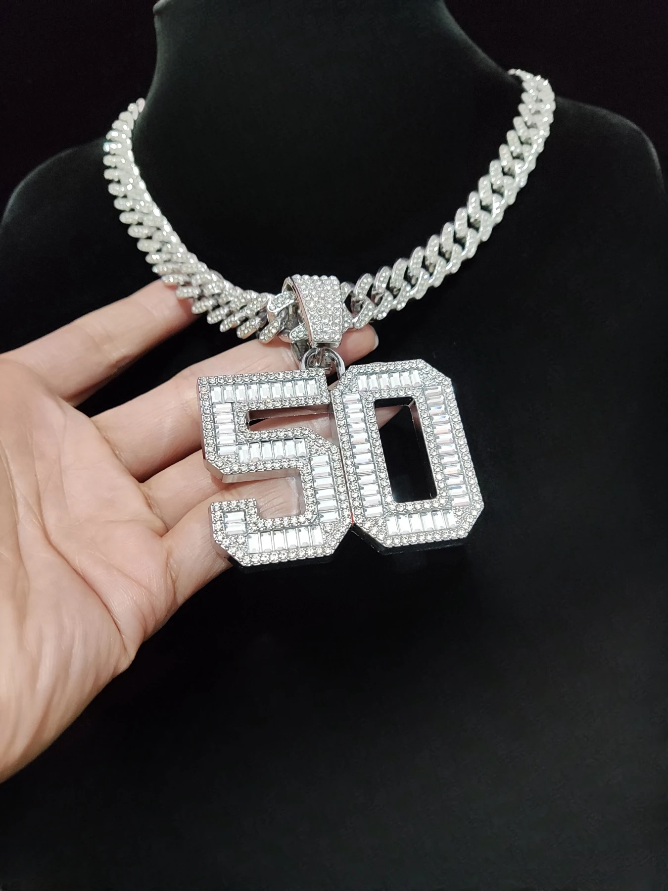 2024 وصل جديد الهيب هوب 50 عدد r قلادة قلادة الرجال سلسلة نسائية مثلج خارج بلينغ بلينغ القلائد الهيب هوب مجوهرات موضة هدية