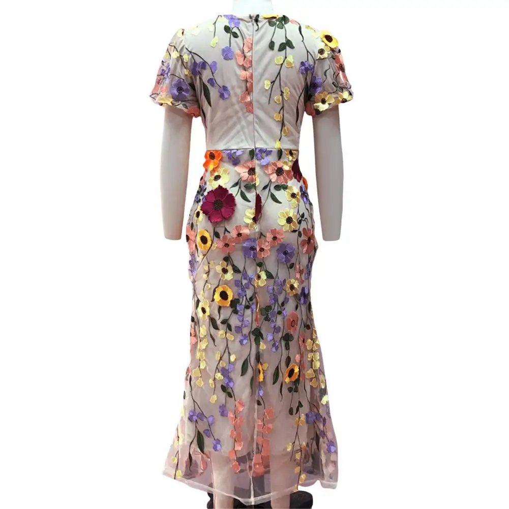 Robe mi-longue en queue de poisson brodée pour femme, col rond, manches courtes bouffantes, décor de fleurs 3D, enveloppée sur la hanche