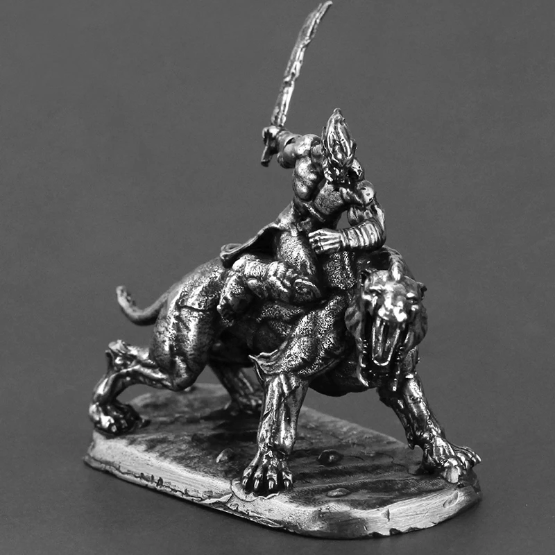 Orc Warrior Knight Soldier Action Figures Modello in metallo Regali per ragazzi Gioco da tavolo Pezzo Ornamento in miniatura Accessorio Prodotto finito