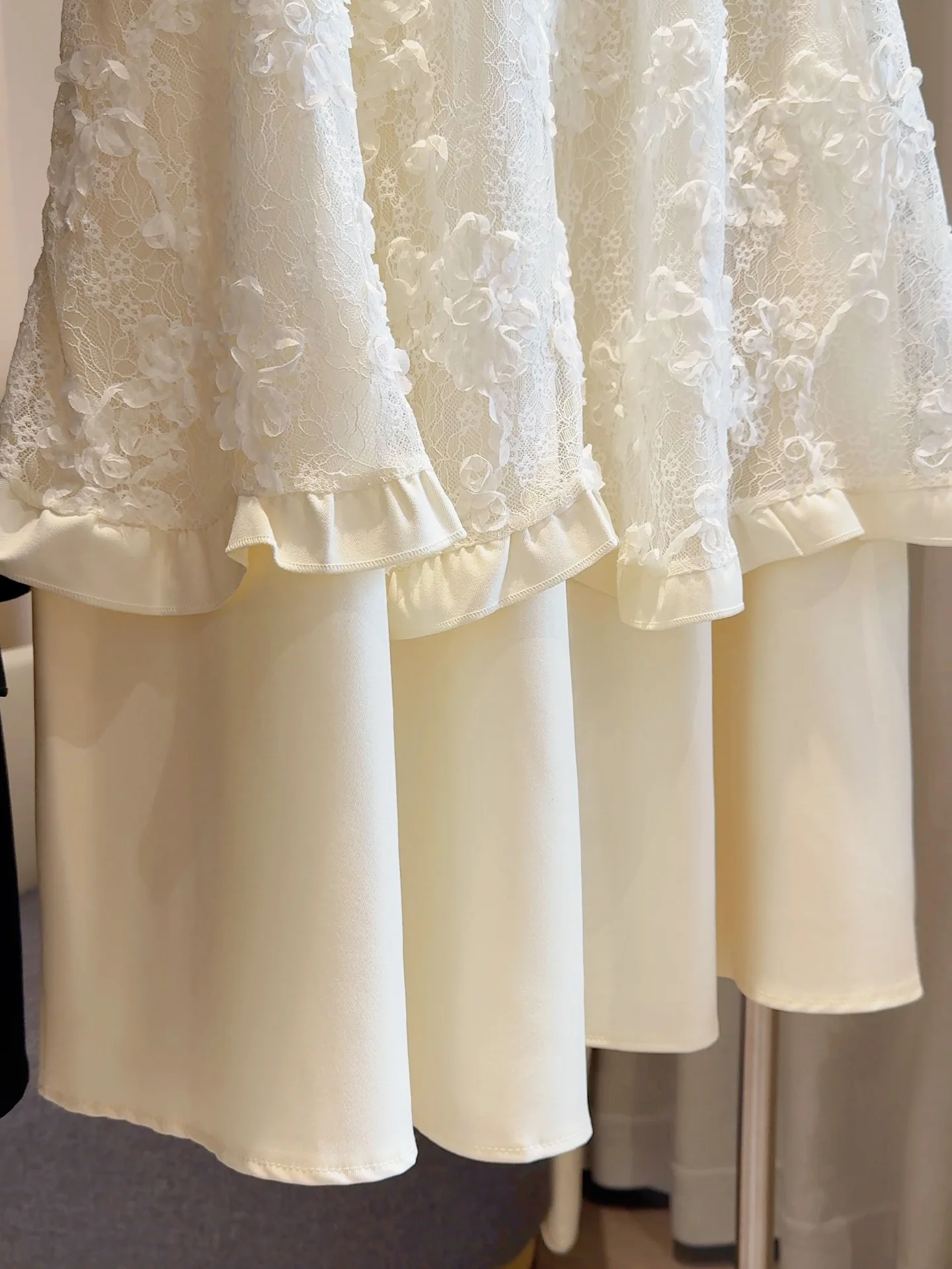 تنورة نسائية مرقعة من الدانتيل تنانير أنيقة عصرية للسيدات 2025 خريف جديد أنيق لطيف أنيق متعدد الاستخدامات تنانير على شكل حرف a