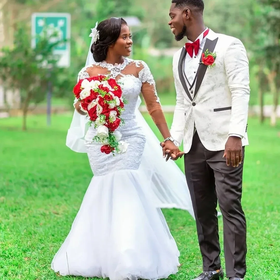 Maßgeschneiderte klassische High Neck Applikationen Perlen Brautkleider Sweep Zug 3/4 volle Ärmel Garten Vintage Meerjungfrau Brautkleider