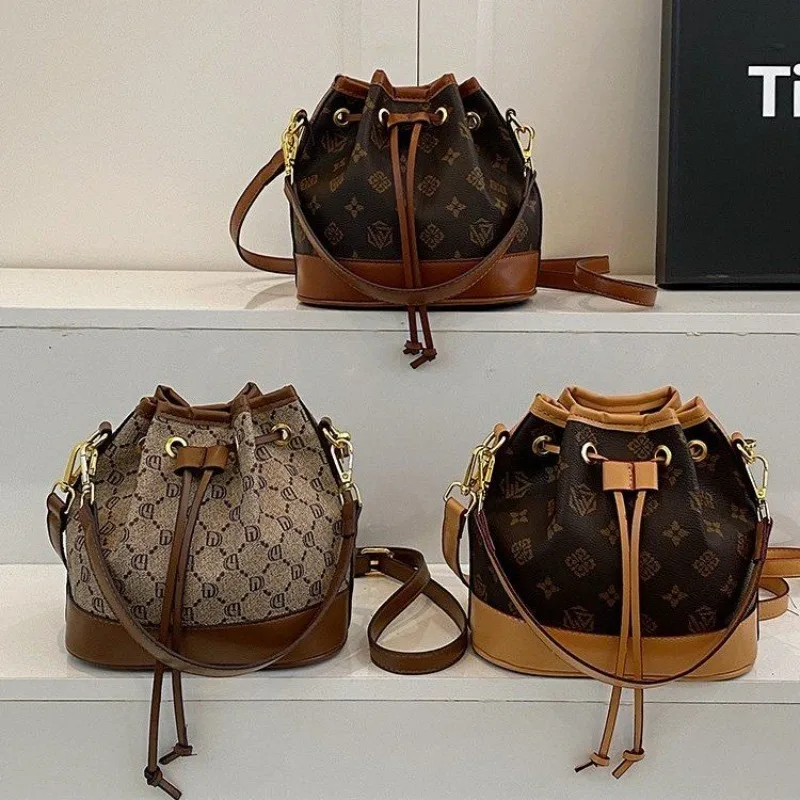 

Casual Simple Commuter Elegant Leather Diaper Bag For Women Large Capacity Textured Original Retro Practical Shopper