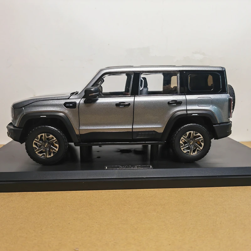 Diecast 1:18 skala BeiJing BJ40 2024 SUV pojazd terenowy aluminiowy model samochodu symulacyjnego kolekcja zabawek kolekcjonerskich