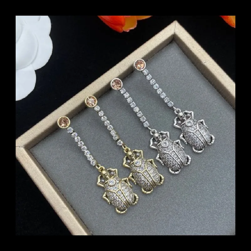 

New Maijia Beetle Skull Head Rhinestone Long Earrings + Copper Material High-end Retro Earrings Women