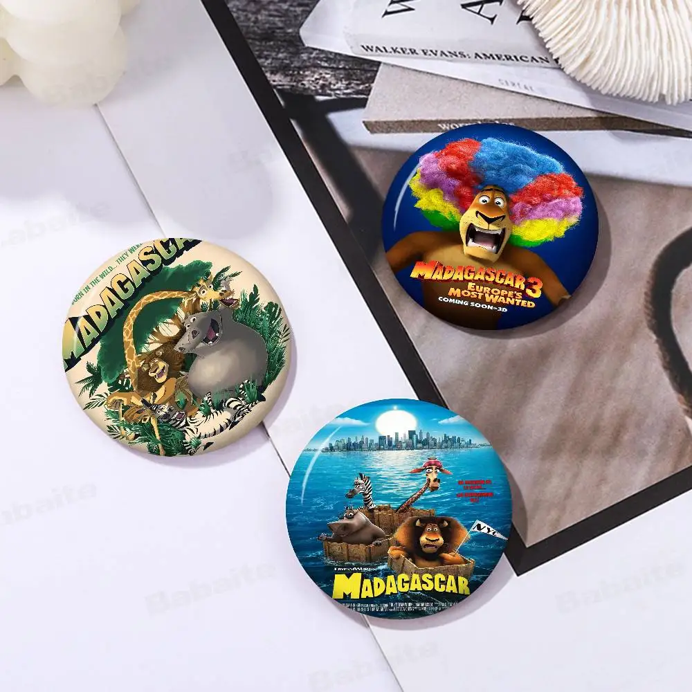 

Madagascar Cartoon Round Button Pins Slogan Creative Brooches Backpack Clothes Decoration Fashion Cartoon Jewelry Gifts