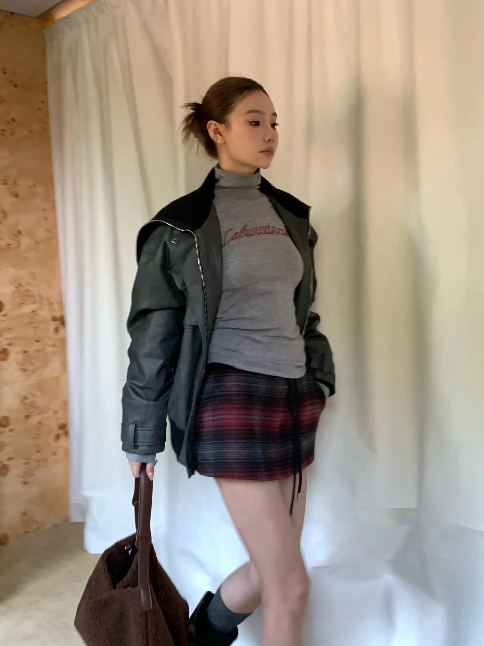 

Faionable High Collar Slim Fit Long Sve Women's Base irt Pearl Embellied Top Trendy Polyester Knitted Tee Autumn Winter