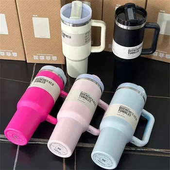 빨대 뚜껑이 달린 손잡이가 있는 Stanley 40oz 텀블러, 스테인레스 스틸 커피 컵, 자동차 머그잔, 패션 선물 