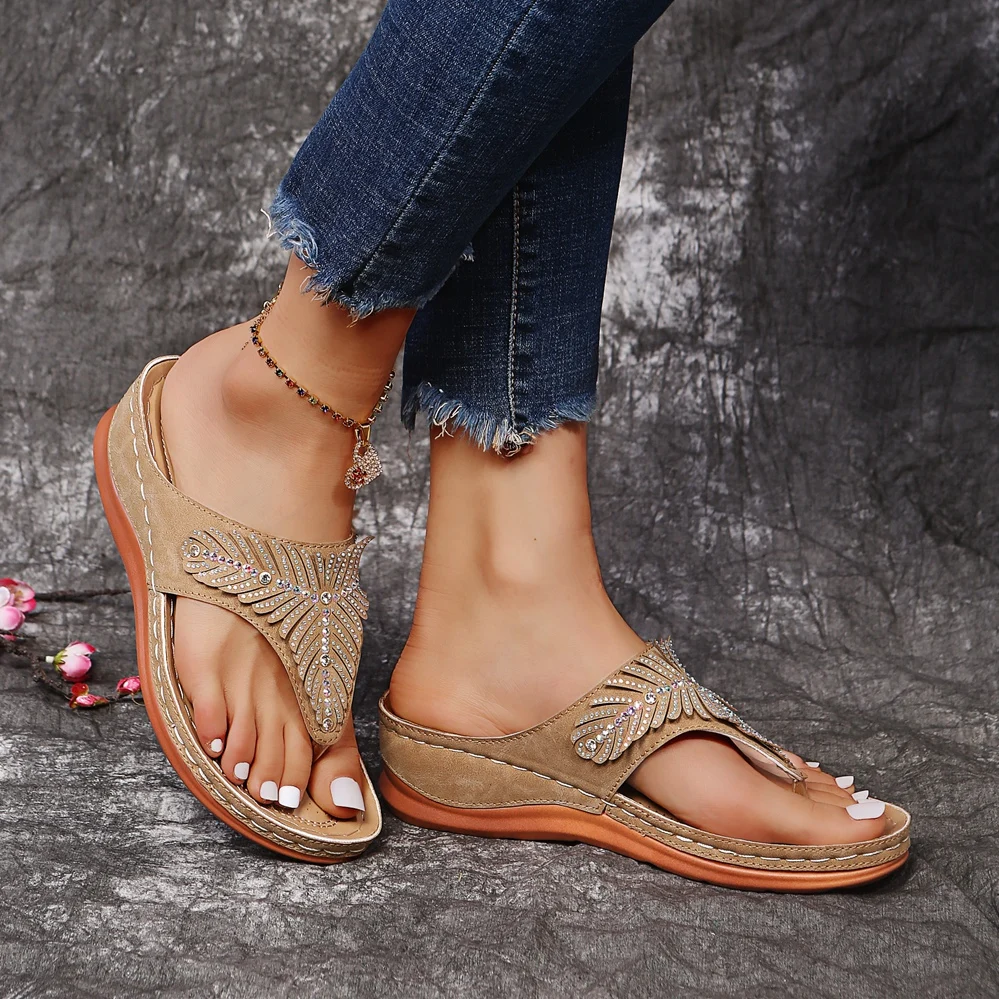 Damen-Flip-Flops mit Strass-Keilabsatz, Bohemian-Plattform-Zehentrenner-Sandalen, rutschfeste Slip-On-Sommerschuhe für den Strand – Detail 12