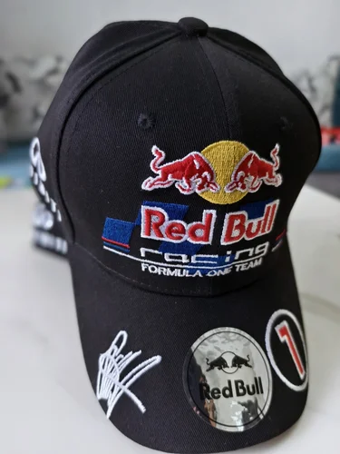 Imagen 2 del producto 2025 Red Bull Racing Hat Moda Neutral Bordado Red Bull Gorra de béisbol Moda al aire libre Red Bull Hat / Color: Negro - azul marino