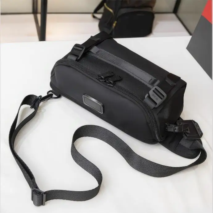 حزمة الصدر الفاخرة للرجال - حقيبة خصر من النايلون الباليستي القابلة للتحويل 232799