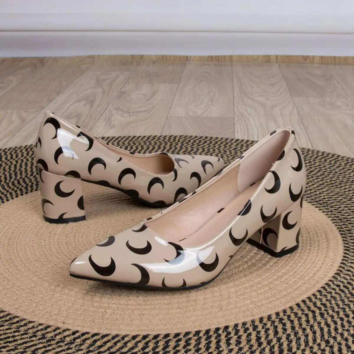 Crescent Design Pointed Thick Heel Pumps Women French Color Blocked Fashionable Commuting Single Shoes Comfort Work Office
