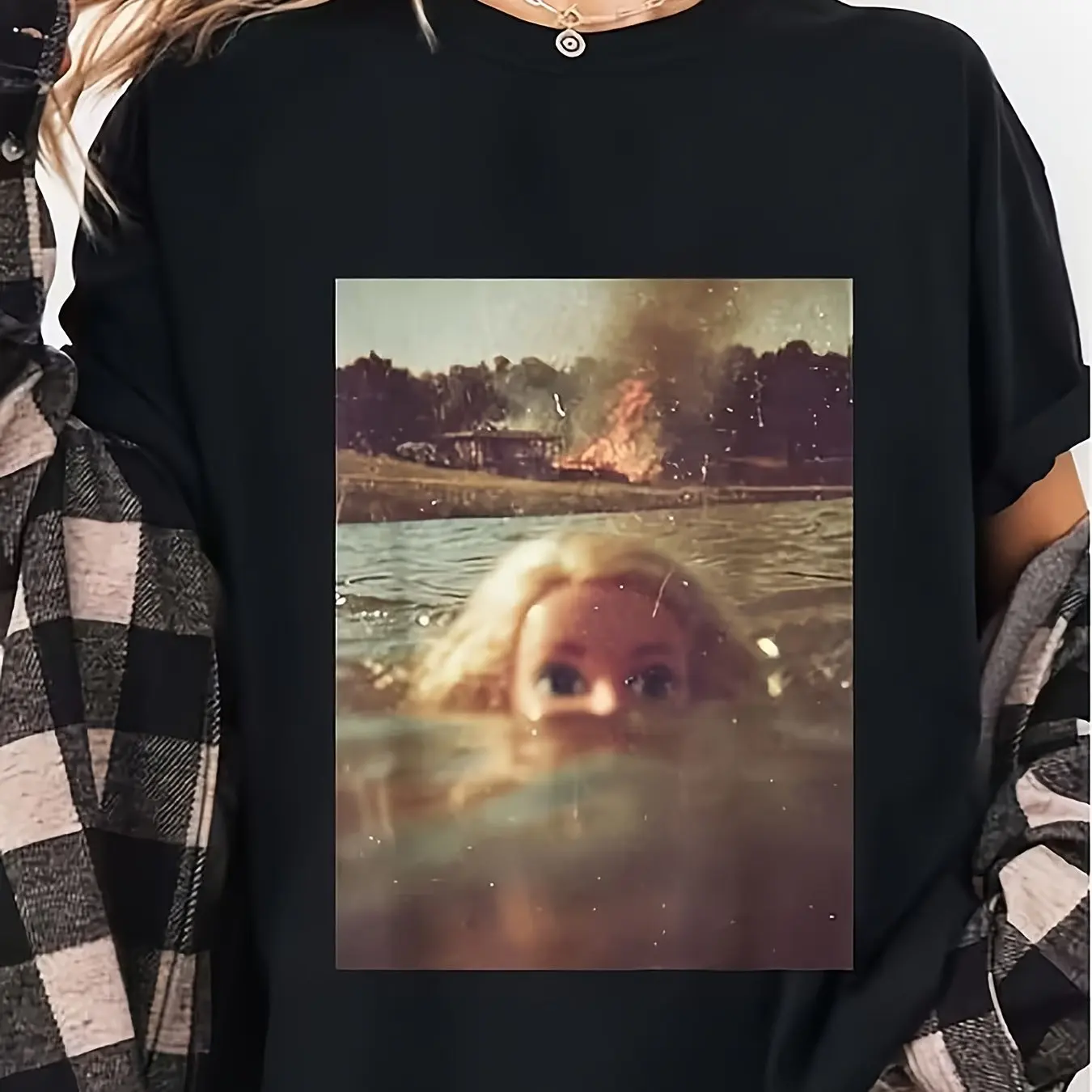 2026 Fun Pattern Disgusting D-O Oll Face Fun Swimming Doll Meme Humorous T-shirt Fans Daily Vacation and Fitness Exercise
