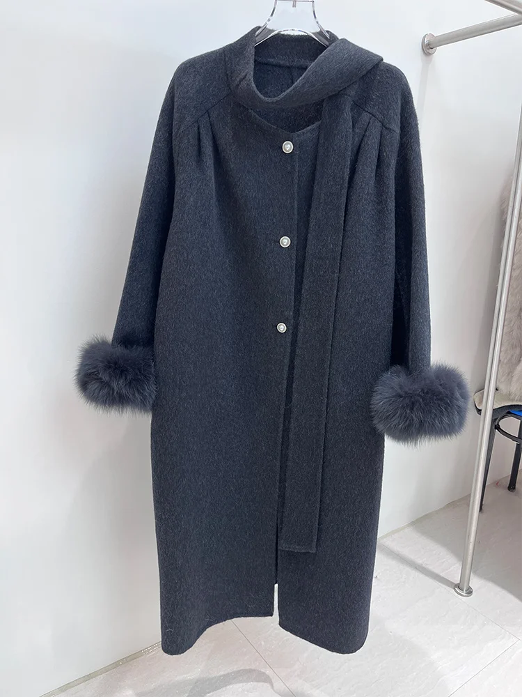 سترة نسائية شتوية جديدة لعام 2025 من صوف الكشمير الدافئ سترة طويلة من فرو الثعلب الحقيقي مع فيونكة ملابس خارجية للسيدات ملابس خروج