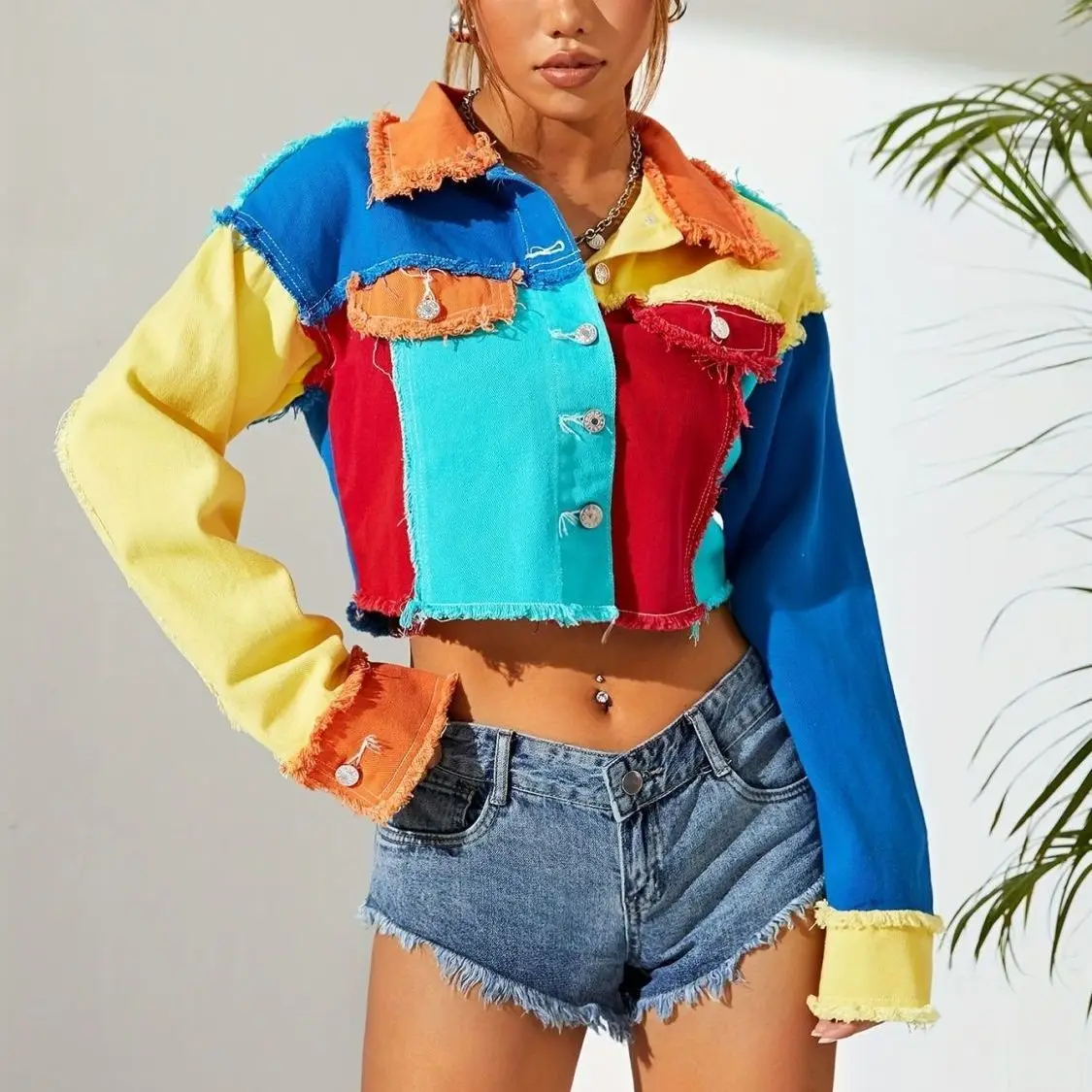 

Новая весенне-осенняя одежда, потертая цветная лоскутная женская джинсовая куртка, пальто с необработанными краями, женская одежда с длинными рукавами