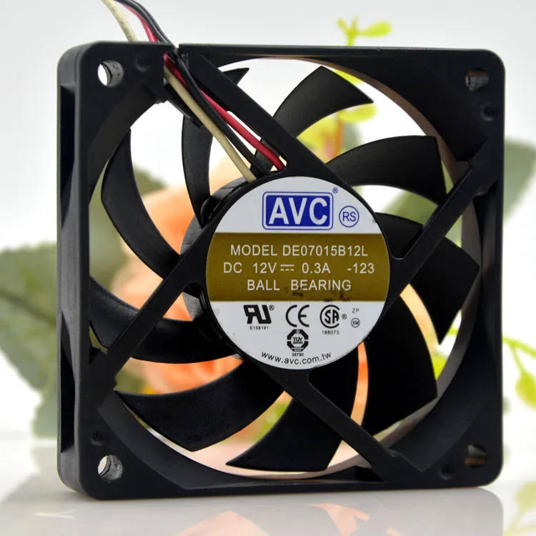 

AVC De07015b12l 12v 0.3a 7015 4-Wire CPU PWM Temperature Control Cooling Fan 7cm