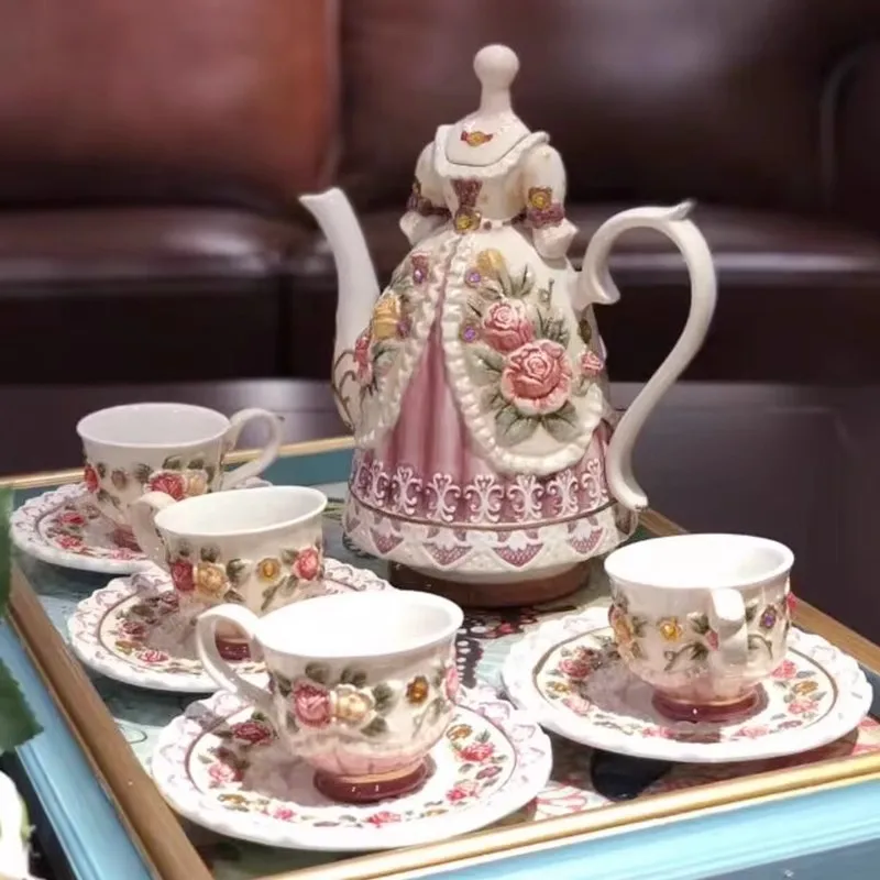 Conjunto europeu de xícara e prato de café de cerâmica, bule de cerâmica requintado, prato de bolo de chá da tarde, utensílios para beber em casa, copo de leite