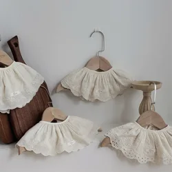 Bavoir en dentelle pour bébé, accessoires coréens pour enfants, col en dentelle, mignon, creux, écharpe florale, serviette de salive pour nourrissons