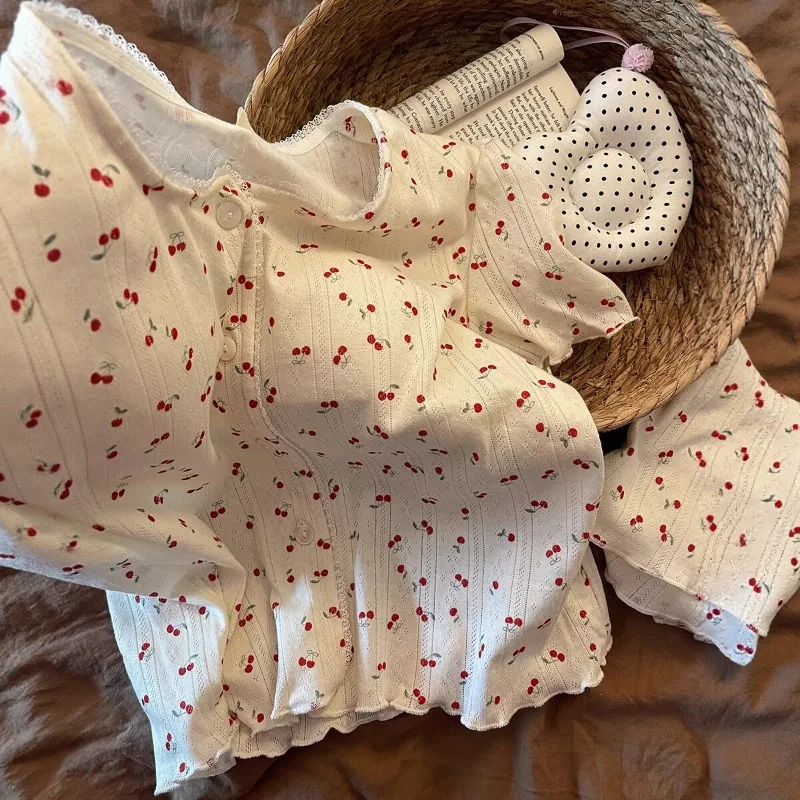 Süße Kirschmuster-Pyjamas für Mädchen: Leichtes Sommer-Set mit gepolstertem BH, Kurzarm-Oberteil und Shorts – Loungewear-Set