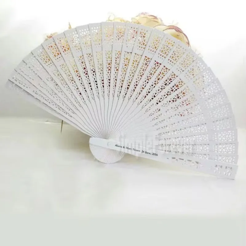 100 unids/lote abanico de boda blanco de sándalo favores abanico de mano plegable personalizado con nombre y fecha del novio de la novia