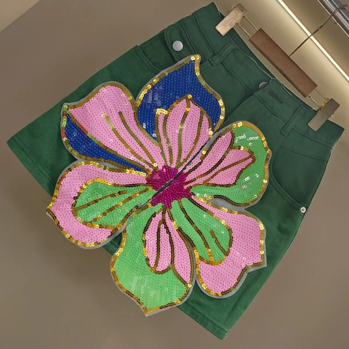 

European High Waist Denim Skirt Women 2025 New Floral Embroidery A-Line Bodycon Mini Skirt Green Summer Fashion