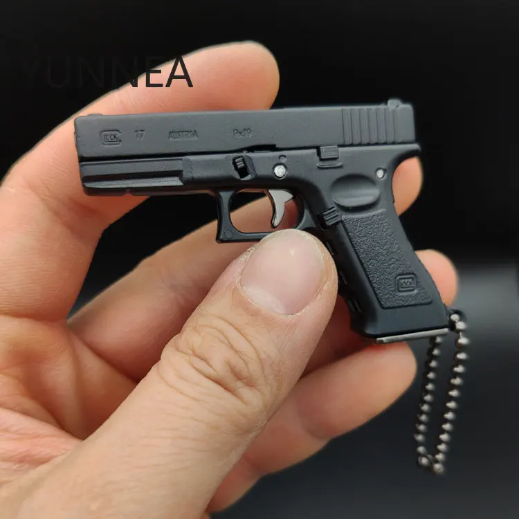 Mini Metal Desert Eagle Glock G17 Keychain Pistol Shape Keychain Desert Eagle Portable Gun Model Shell Ejection Free Assembly