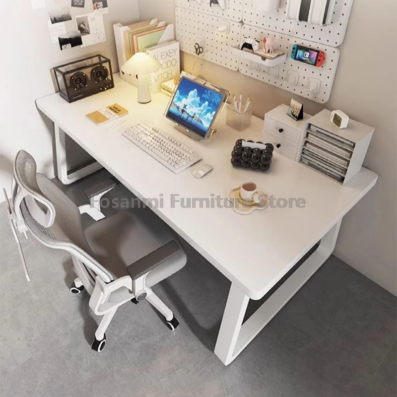 

Простой учебный письменный стол с прочными металлическими ножками. Прочные офисные домашние компьютерные столы. Современный геймерский компьютерный стол. Стол для игровой комнаты.