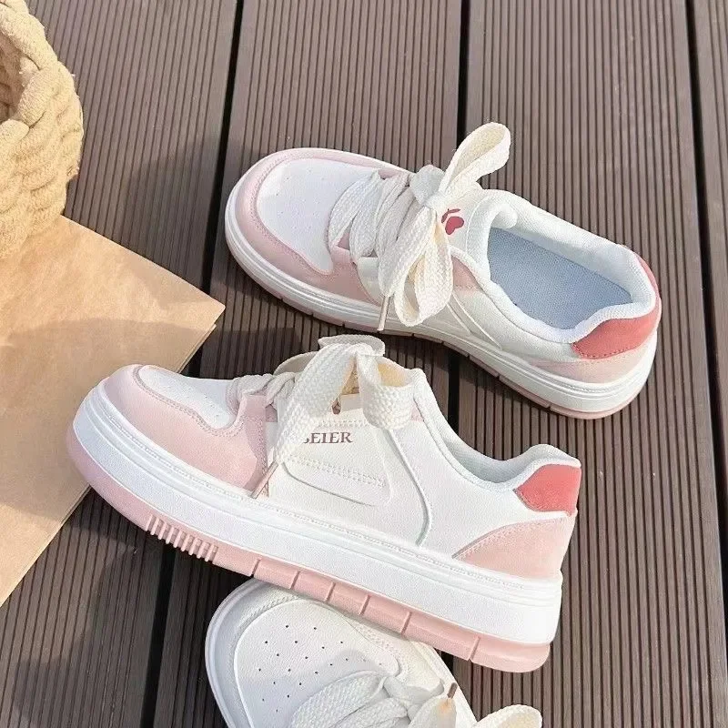 2024 Spring and autumn new casual fashion shoes board shoes Korean version of students lightning soft sole small white shoes