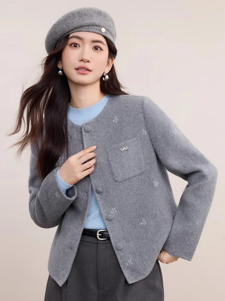 

SENTUBILA Women's Wool Blends Coat O-neck Bow Embroidery Long-sleeve Short Coat 2025 Autumn Solid Elegant Office Lady W54OE8760
