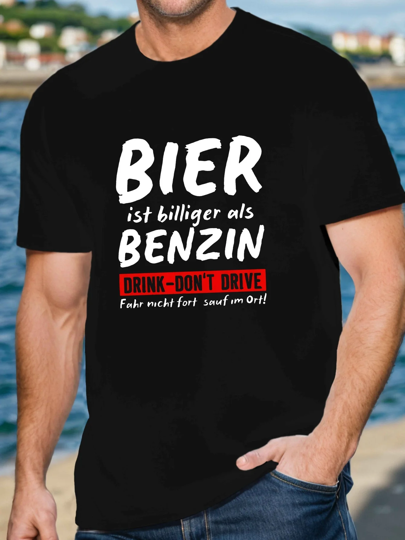 Lustiges Herren-T-Shirt mit deutschem Bierspruch - "Bier ist günstiger als Benzin" Deutscher Text & Bier-Design, Oktoberfest-Party-Outfit, Casual