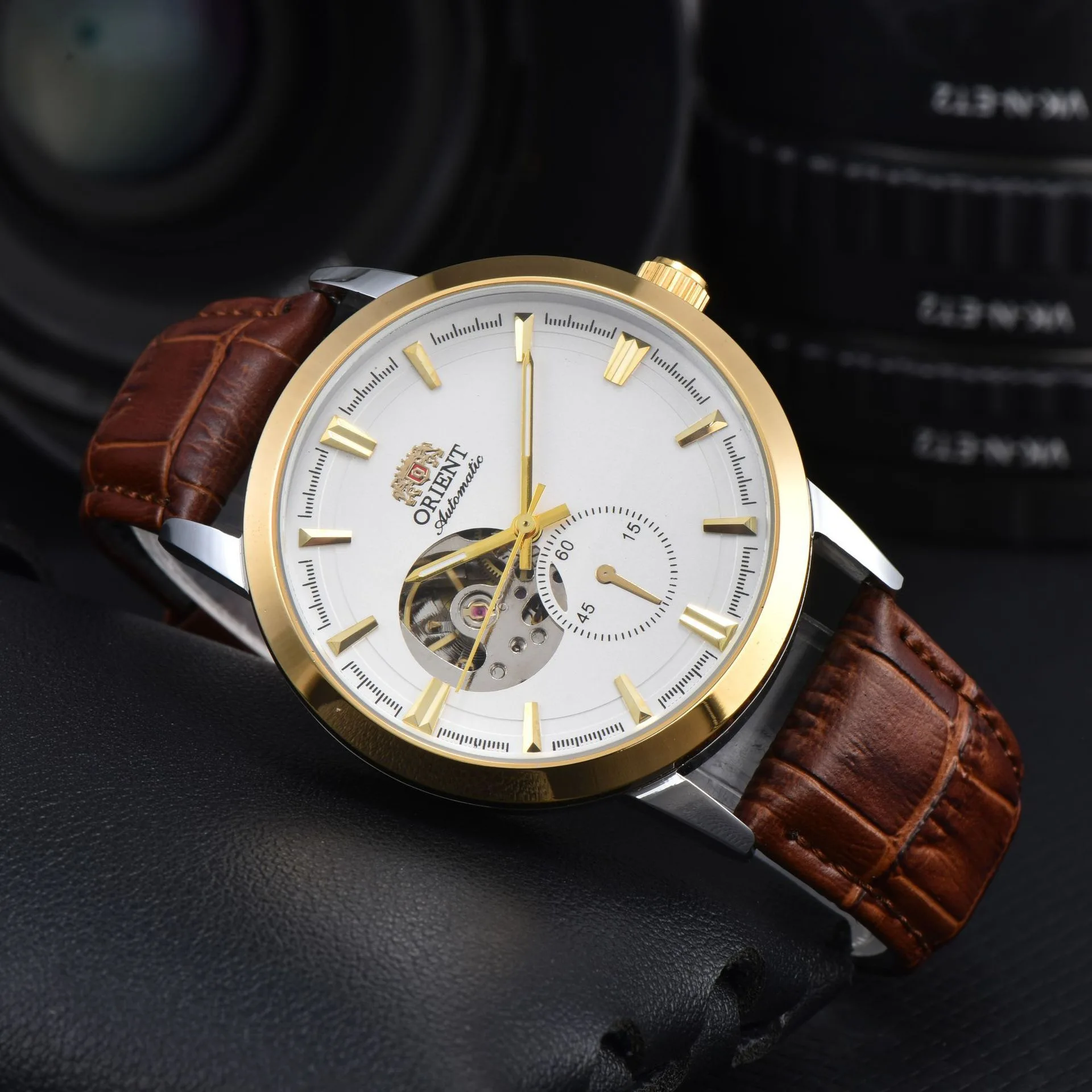 ساعة أورينت دابل ليون سبورت ميكانيكية أوتوماتيكية كاملة الوظائف وحزام جلدي مقاوم للماء بالتوقيت العالمي