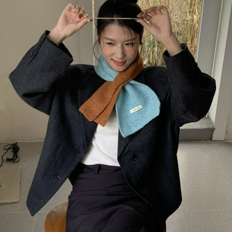 

Маленький женский шарф в корейском стиле, зима 2026, модный короткий теплый шарф с защитой шеи, универсальный перфорированный маленький шарф с цветными блоками