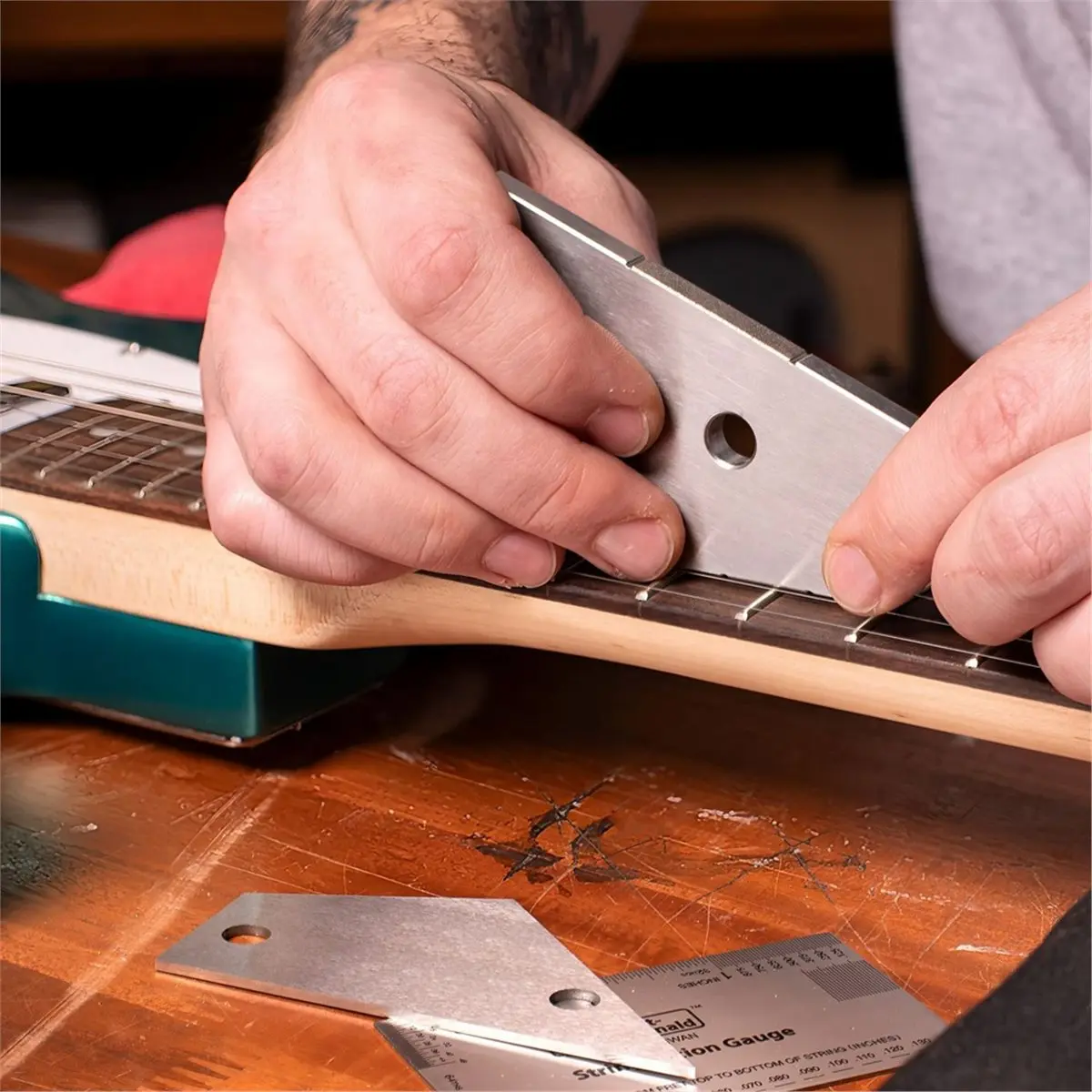 

Линейка ABVB 4-сторонняя для измерения уровня ладов, для электрогитар, акустических гитар и обслуживания грифа