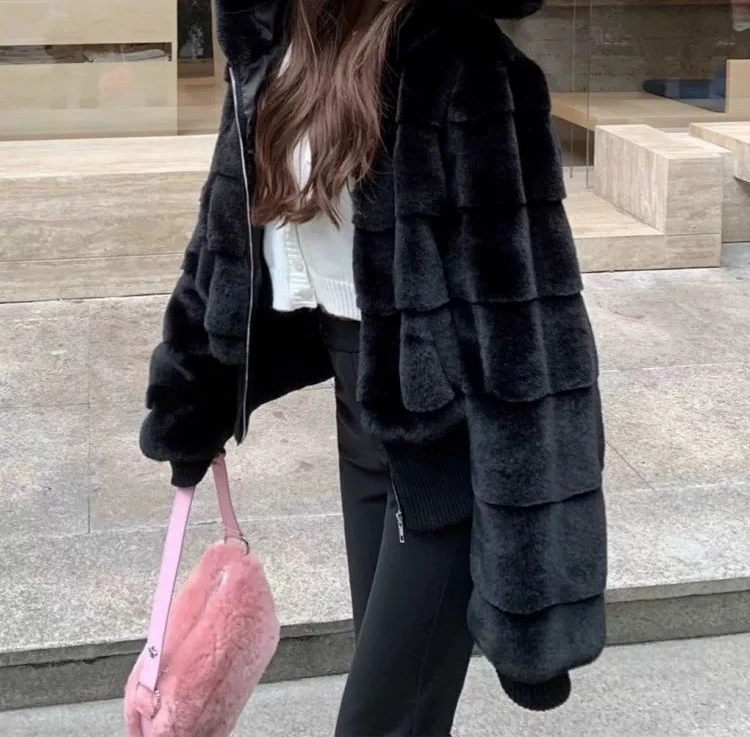 معطف قصير بسحاب من القطيفة بغطاء للرأس جديد لشتاء 2025