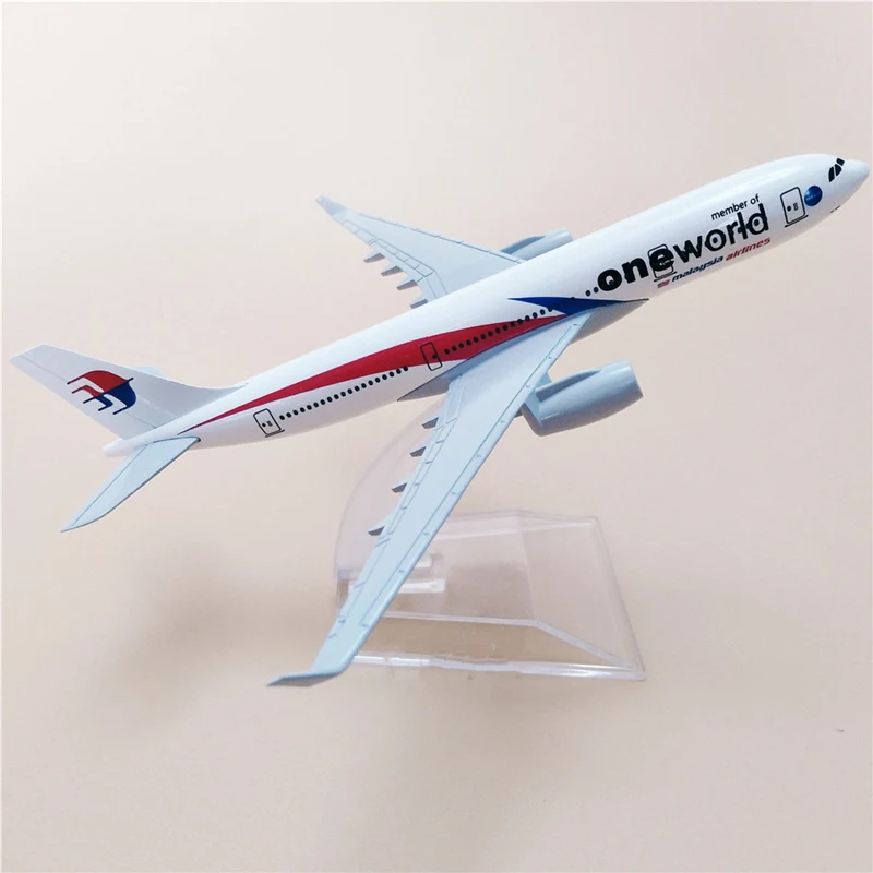 

16CM Airplanes MAS Malaysia Airlines Airbus A330 Plane Model Diecast Metal Aircraft Gifts Collectible Display