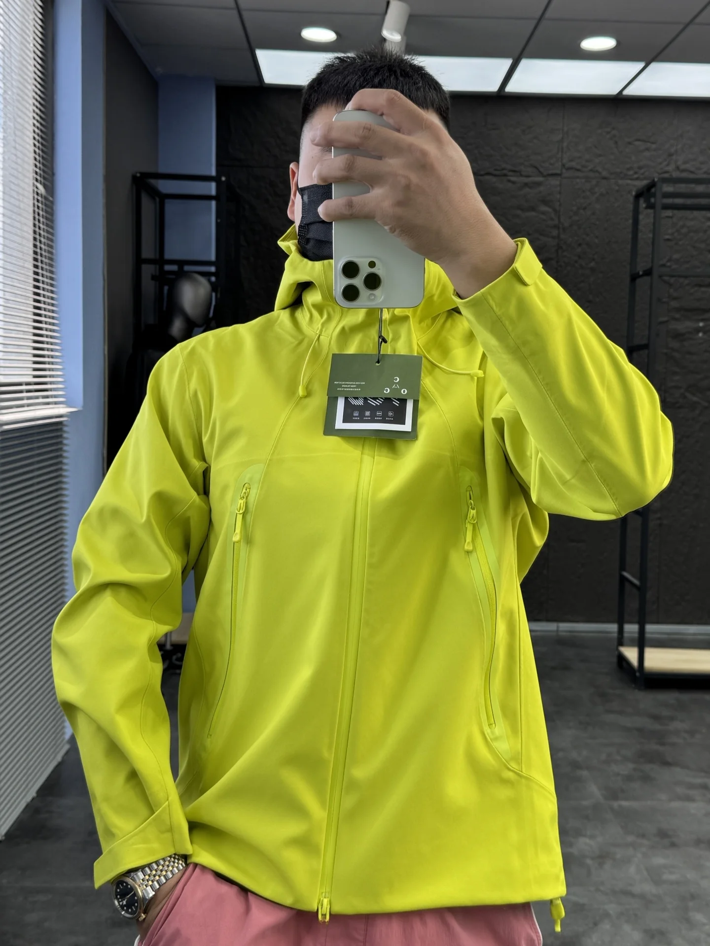 

Уличная водонепроницаемая мужская куртка с подкладкой, повседневная свободная посадка с капюшоном из полиэфирного волокна, длинная светящаяся осенняя сезонная молния...