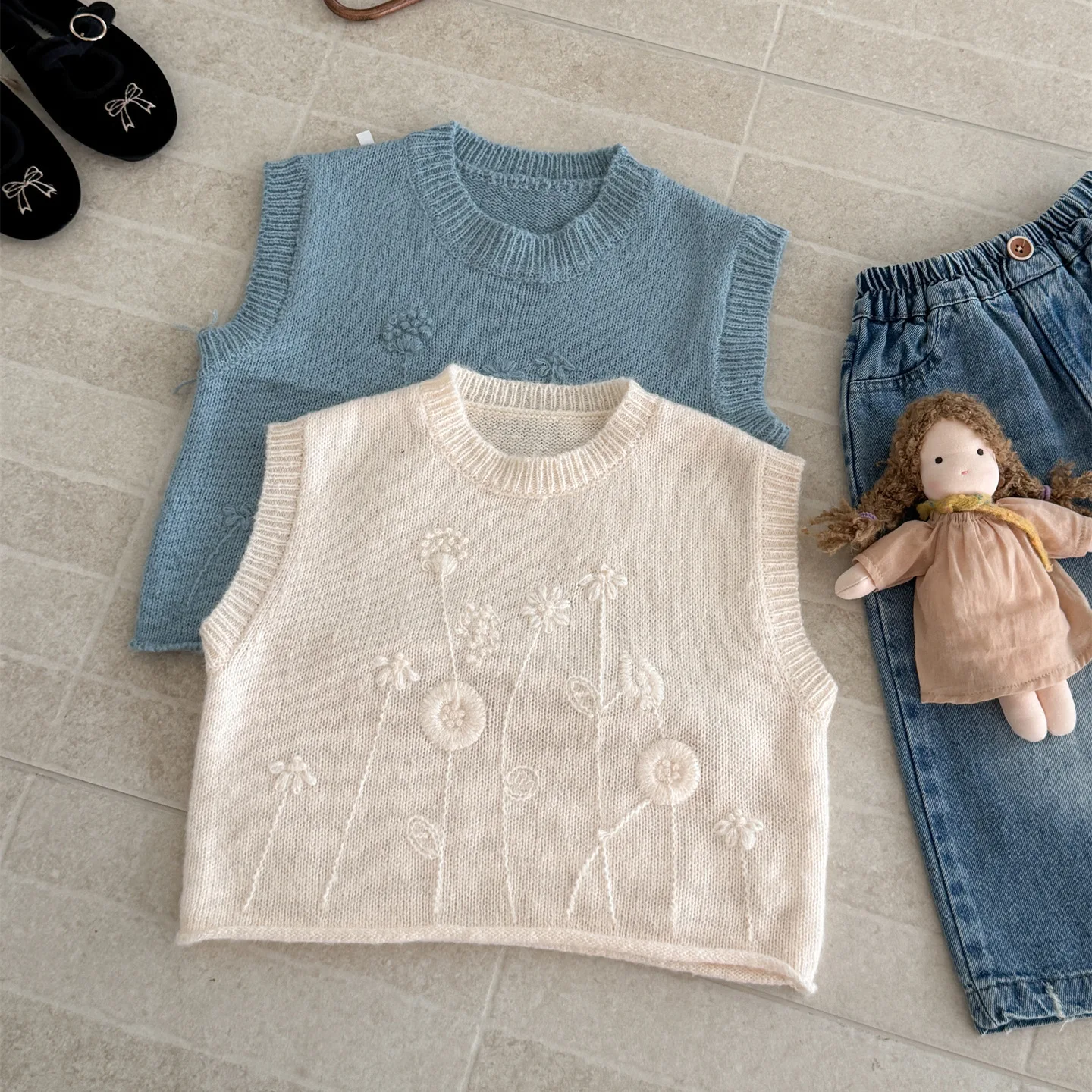 Children's Sweater 2026 Autumn New Korean Children's Clothing Loose Sleeveless Stacked Hook Flower Sweater Vest