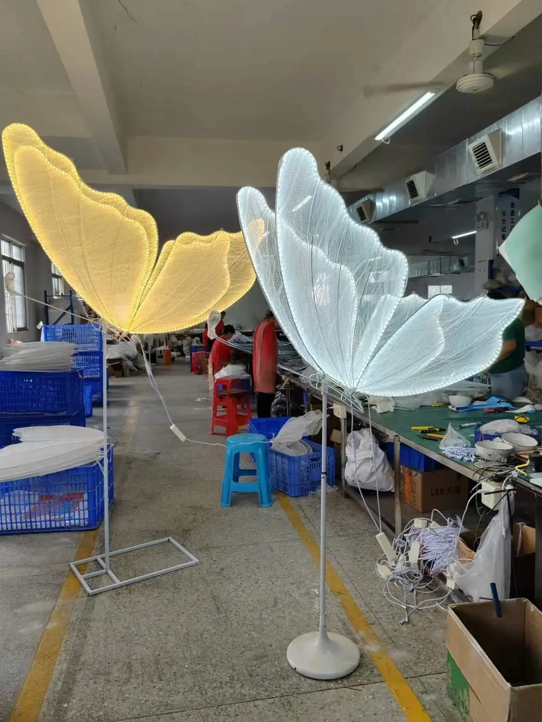 

Новые модели свадебных декораций: электрические светодиодные бабочки-лампы для вечеринок и мероприятий, подвесные светодиодные бабочки-цветы для украшения потолка