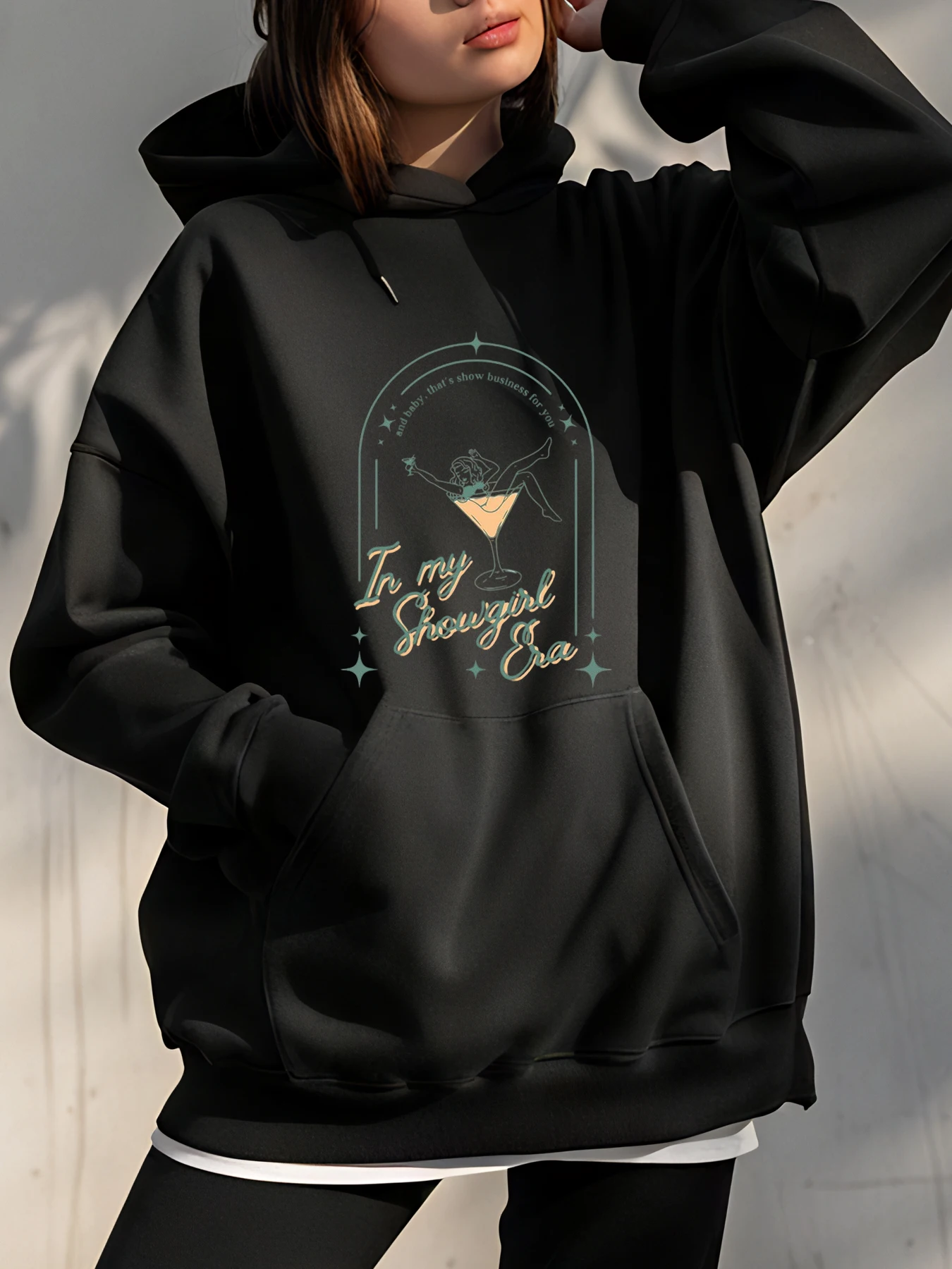 

Женская толстовка с капюшоном In My Showgirl Era, повседневная толстовка с принтом, модная уличная одежда, наряд для женщин