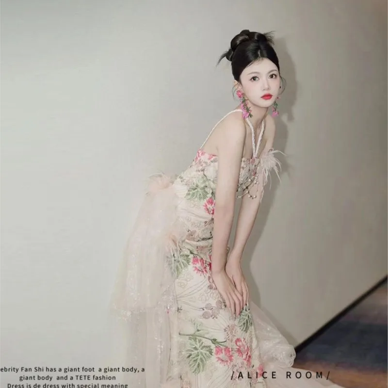 

Retro-style halter-neck morning robe fishtail banquet toasting improved design dress