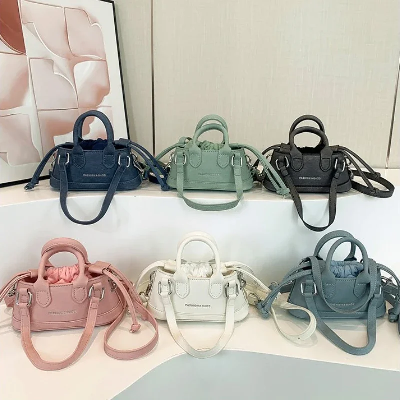 女性のためのPU巾着イミテーションハンドバッグ、かわいいミニクロスボディバッグ、モノクロトレンド、ホットセール、新しいスタイル、ファッショントレンド、2024