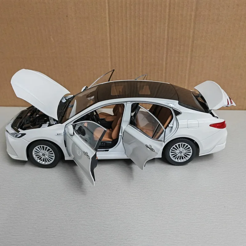 Diecast 1:18 Scale 2024 9th Gen Simulation Alloy Car Model Toy Collectible Gifts Ornaments