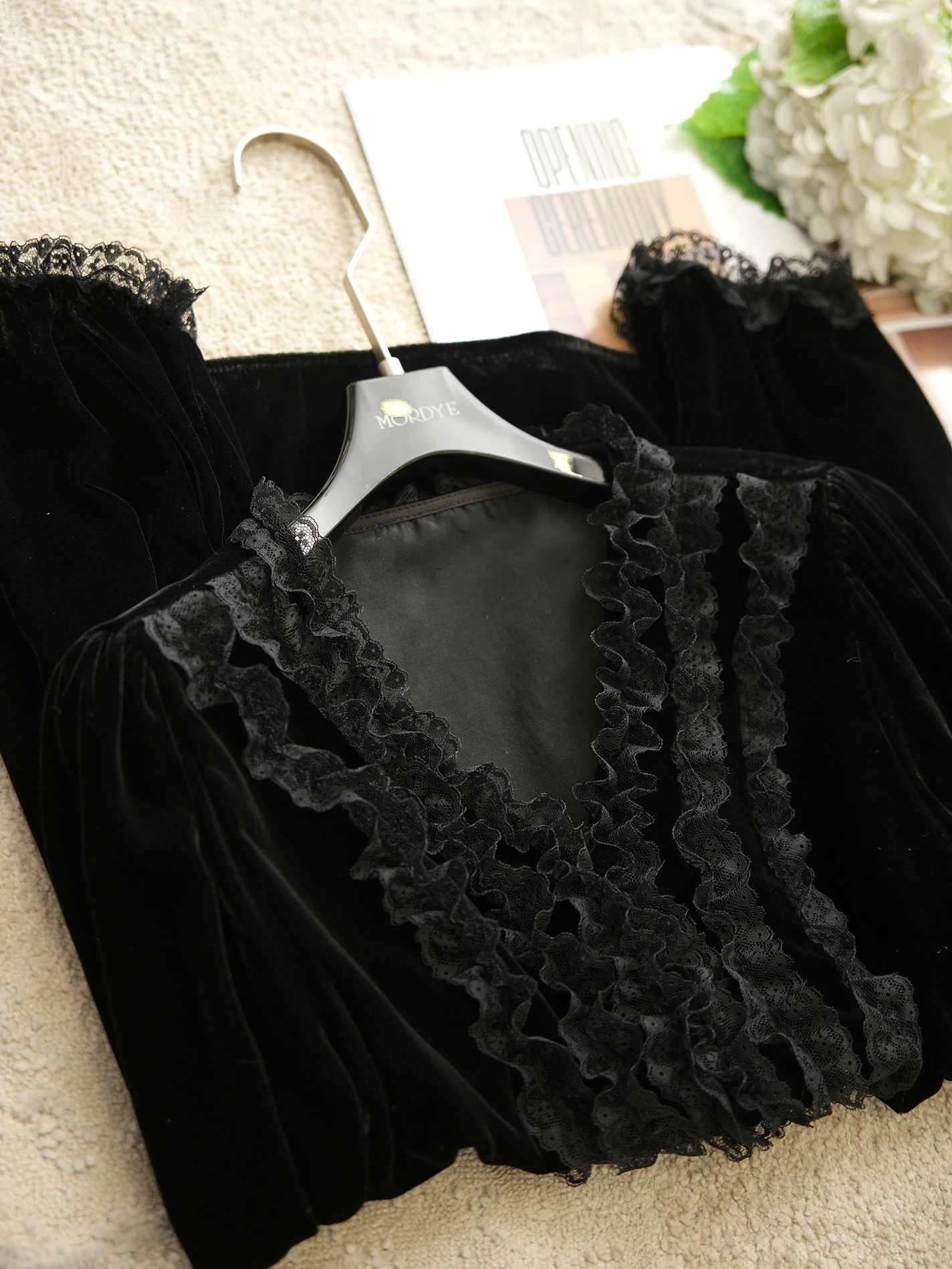 

Ele Velvet Silk V-ne Base irt Chinese National Sle Wooden Ear Design for Important Ocns Women's Faion Top