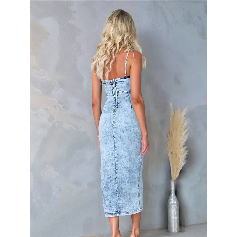 เดรสยีนส์ผู้หญิงแบบสายเดี่ยวผ่าข้าง ตัดเย็บแบบเว้าหลัง ซิปหลัง แต่งขาดๆ โชว์หลัง ความยาวระดับน่อง