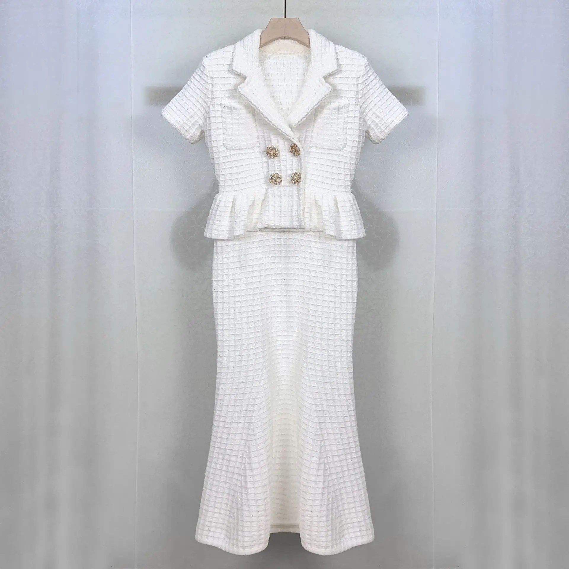 Qualität Herbst Weiß Zweireiher Perlen Diamanten Kurzarm Rüschen Midi Stricken Pullover Kleid Frauen Abend Party Robe